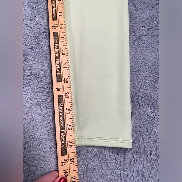 Alo yoga Light Green Leggings medium - Image 4