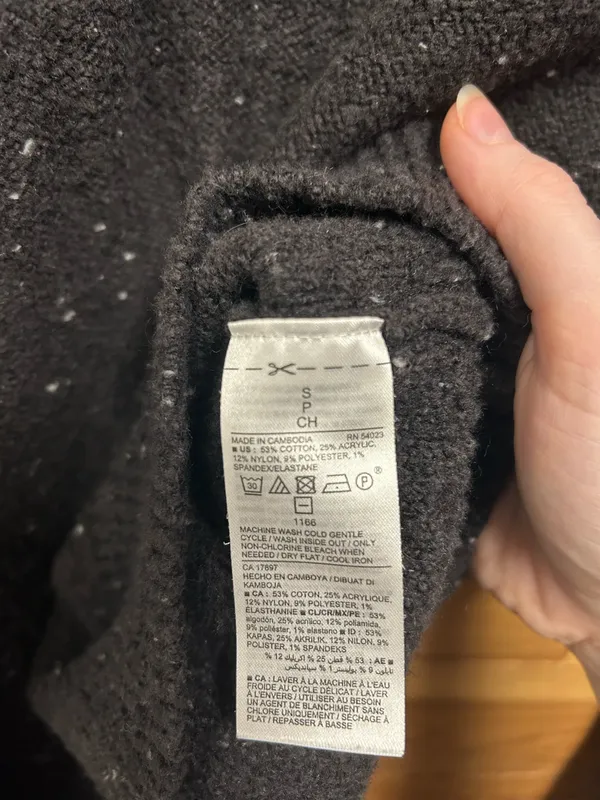 Old Navy Sweater - Image 3