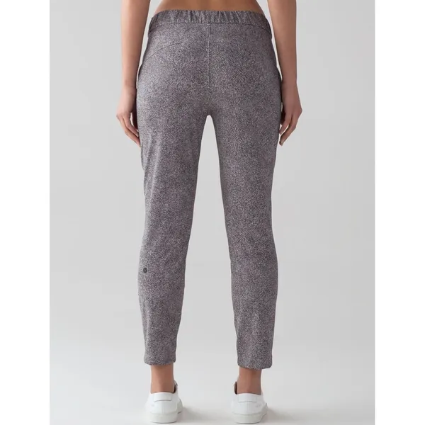 Lululemon On The Fly PantSea Spray Alpine White‎ Dark Chrome Size 8 Jogger - Image 3