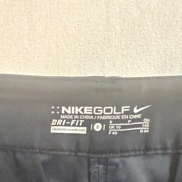 Nike Women's Dark Black Capris - Image 6
