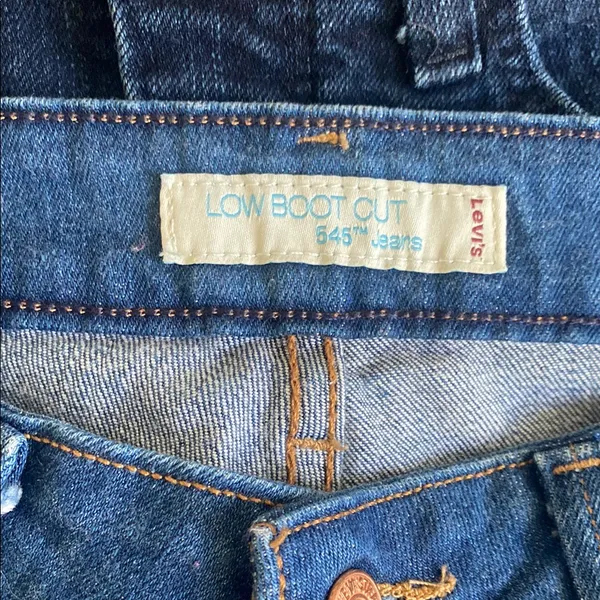 Levi, Size 4 Medium Blue Flare Wide Leg Jeans with Classic Denim Look - Image 3