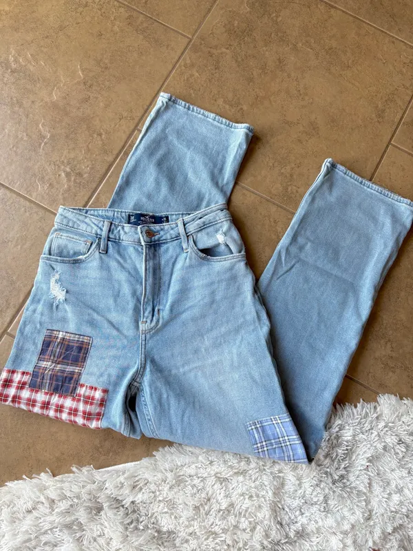 Hollister High-Waisted Patchwork Jeans - Image 2