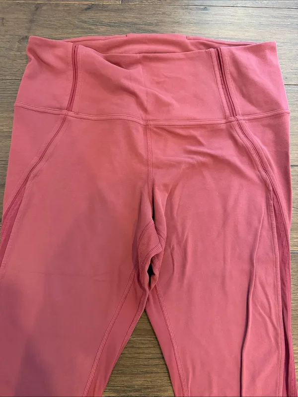 Lululemon Capri Leggings in Dusty Pink Size 12 - C55-018 - Image 3