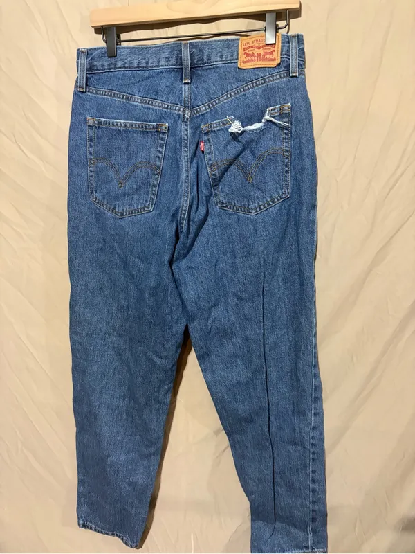 Levi’s high waisted, Mom jeans - Image 3