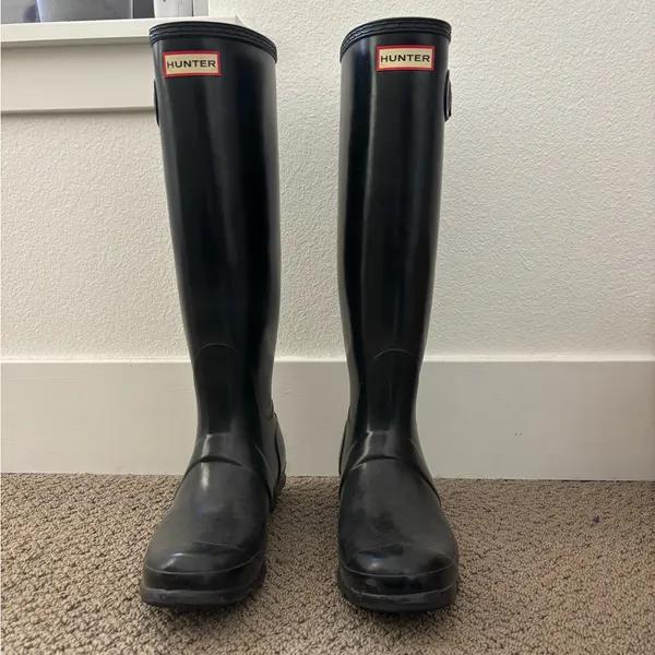 Hunter Original tall gloss rain boots in black - Image 2