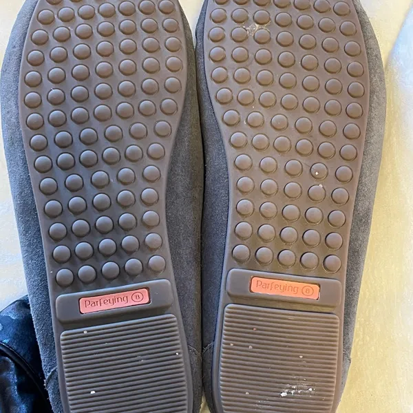 Parfeying driving moccasin/slippers, Sherpa lined, size 8, women’s - Image 2
