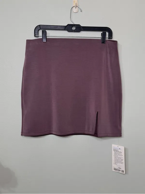 Lululemon Softstreme High Rise Mini Skirt Goodnight Plum Large NWT - Image 3