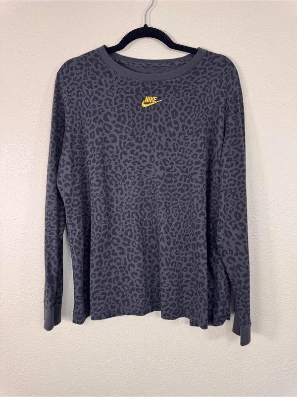 Nike Grey Animal Print Sweatshirt Womens XXL Gold Embroidered Logo Casual Cozy - Image 9