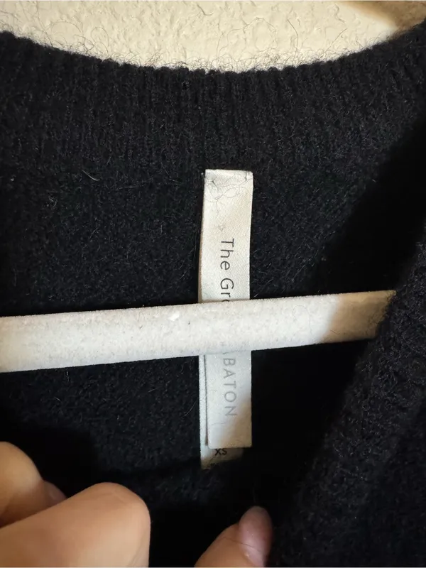 Aritzia The Group by Babaton Thurlow Sweater Sz XS Oversized Soft Crewneck Black - Image 4