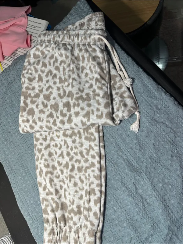 Neutral Leopard Print Joggers Sz M by Danskin like new - Image 2