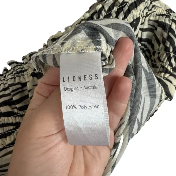 NWT Lioness Women’s District Sheer Asymmetrical Top in Zebra Print Size XL - Image 13