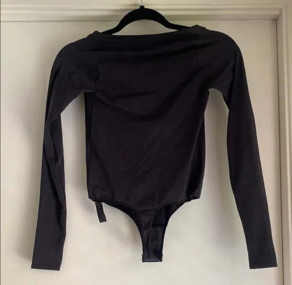 SKIMS Scoop Neck Bodysuit S/M - Image 3