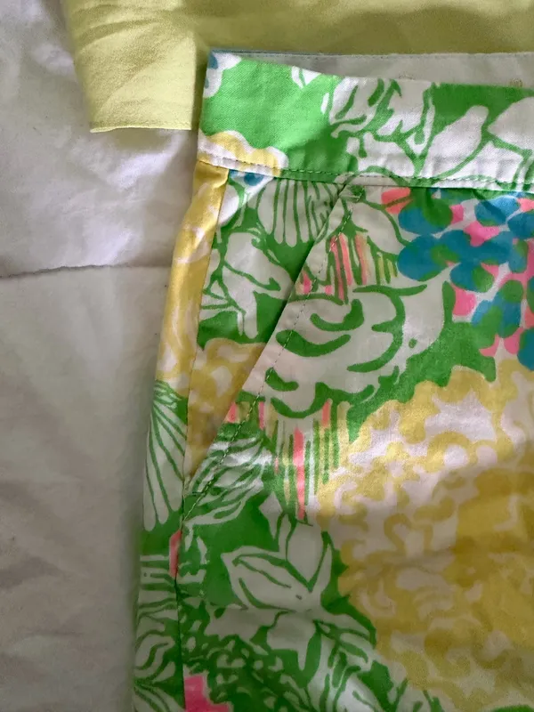 Lululemon shorts & neon yellow top - Image 7