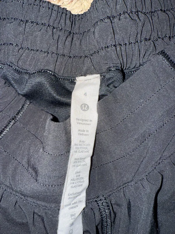 Lululemon Hotty Hot Shorts 2.5" Low-Rise - Image 2
