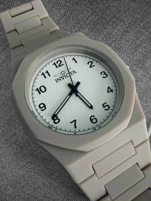 Invicta Beige Monochrome Analog Bracelet Watch White Dial - Image 8