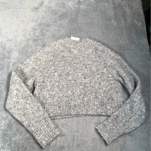 NWT American eagle Gray cropped Sweater bow small - Image 10