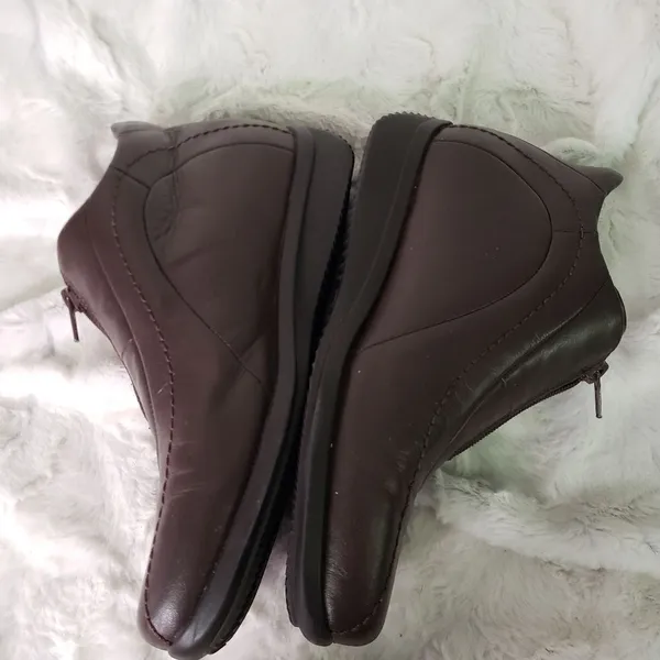 Earth Leather Booties Size 8 - Image 2