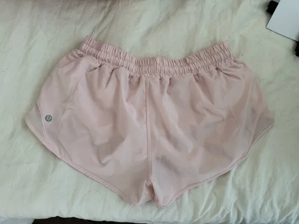 Lululemon Hotty Hot Low-Rise Lined Short 2.5 Strawberry Milkshake 8 - Image 3