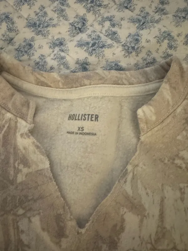 Hollister Crewneck - Image 3