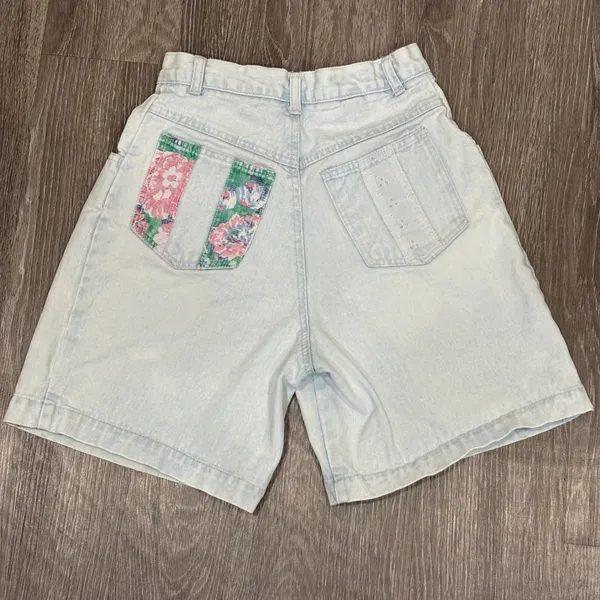 VTG 90s Nuovo High Waisted Patchwork Denim Mom Shorts Light Wash Blue Pleated XS - Image 2