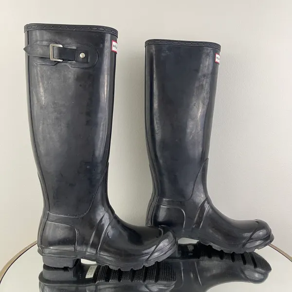 Hunter Original Tall Black Gloss Adjustable Knee High Rain Boots - Image 4
