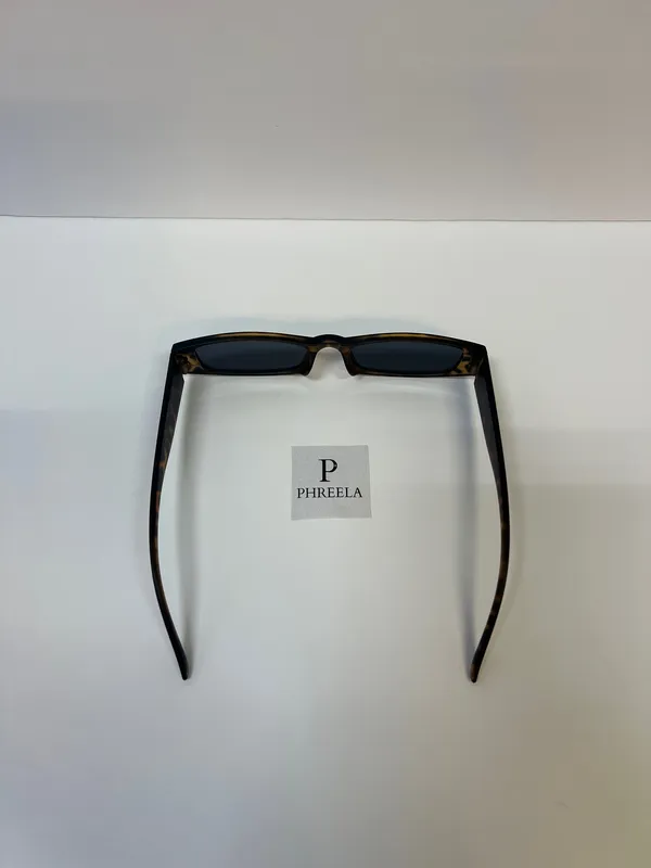 Slim 90s brown leopard sunglasses - Image 4