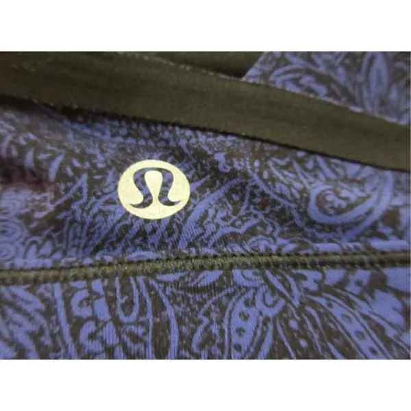 Lululemon workout bra blue paisley - Image 3