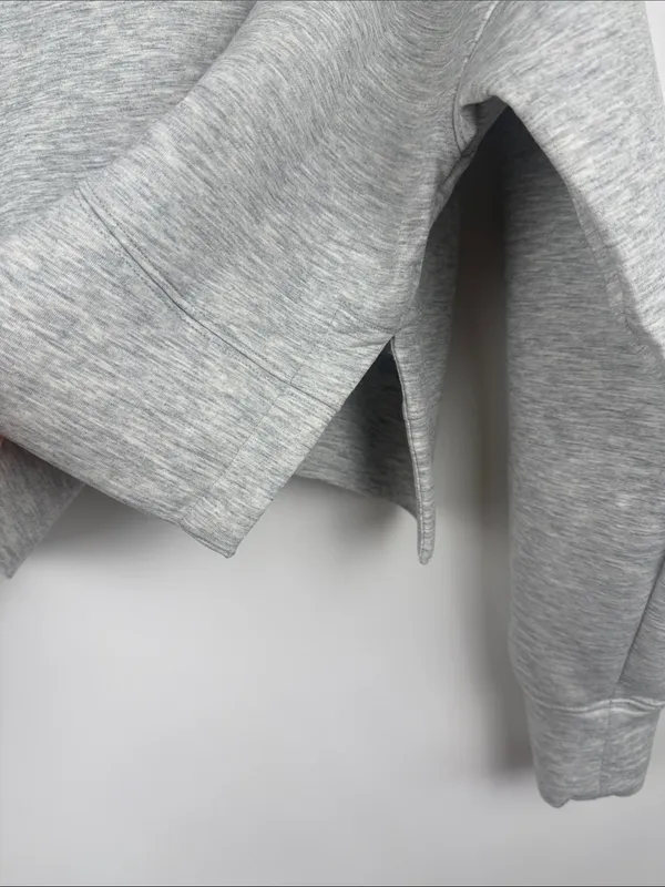 Abercrombie YPB NeoKnit Cropped Crew Neck Gray Sweatshirt Size Medium - Image 5