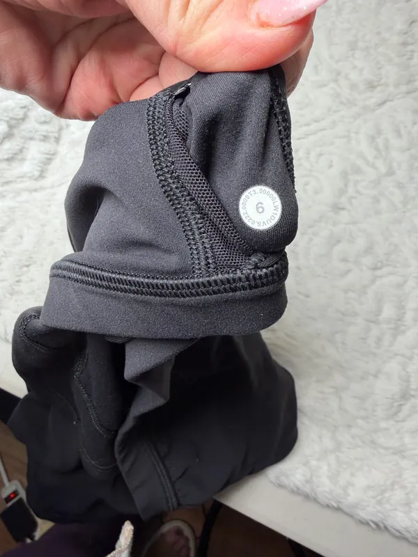 Lululemon size 6 Align crop tank  - Image 4