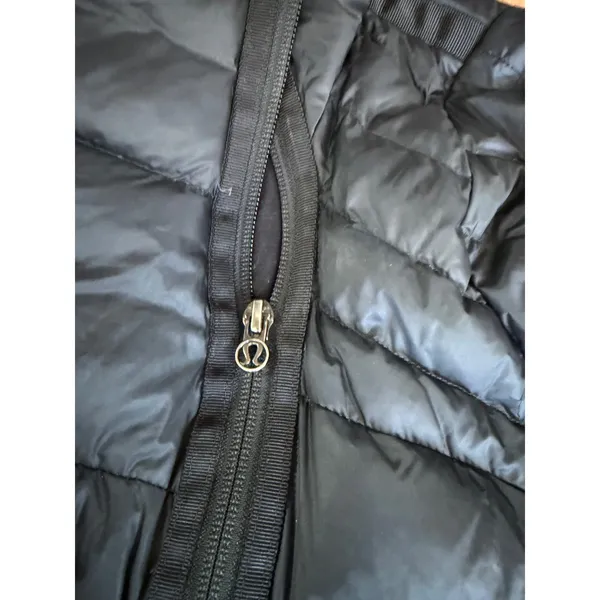 Lululemon Black Asymmetrical Zip Down Puffer Jacket Women Size 6 Thumbholes Slim - Image 4