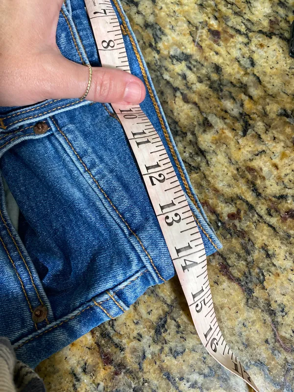 Levi's Size 28 - Image 3