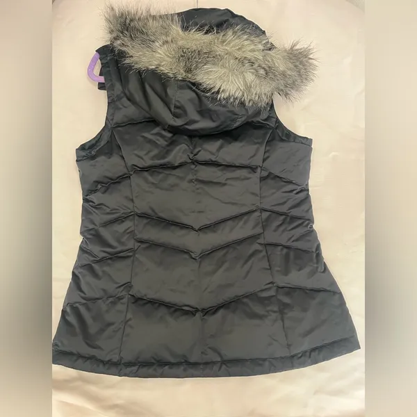Columbia Black Puffer Vest with Fur Trim - Image 6