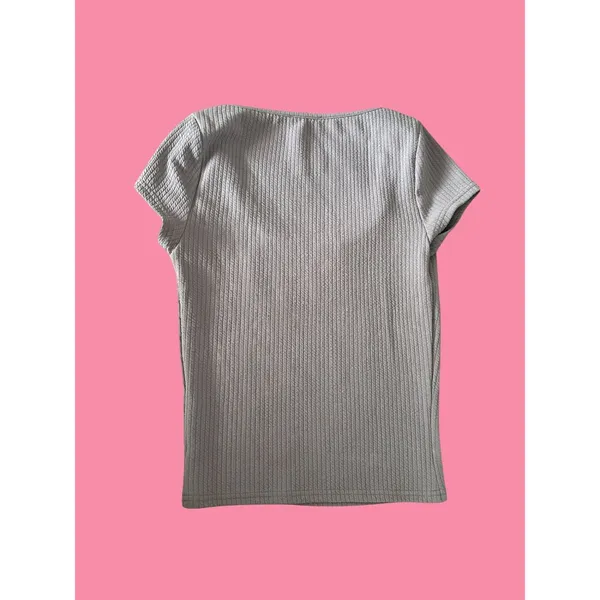 WHITE FOX Gray Bow Scoopneck T Shirt Size Small - Image 2