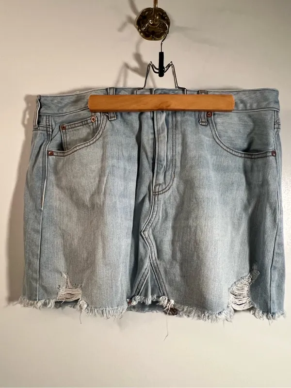 American‎ Eagle Women’s Size 14 Denim Mini Skirt Cut Off Light Wash Distressed - Image 2