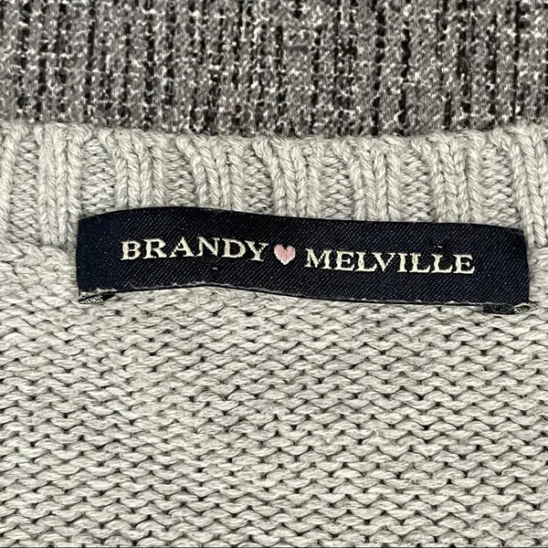 Brandy Melville Gray Sweater - Image 10