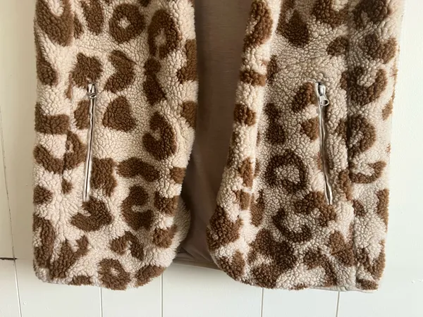 Leopard print vest (Size M) - Image 6