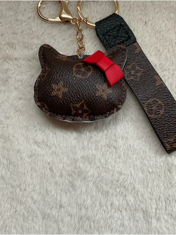 Cat-Shaped Brown Leather Key & Card Holder with Red Bow - Image 4