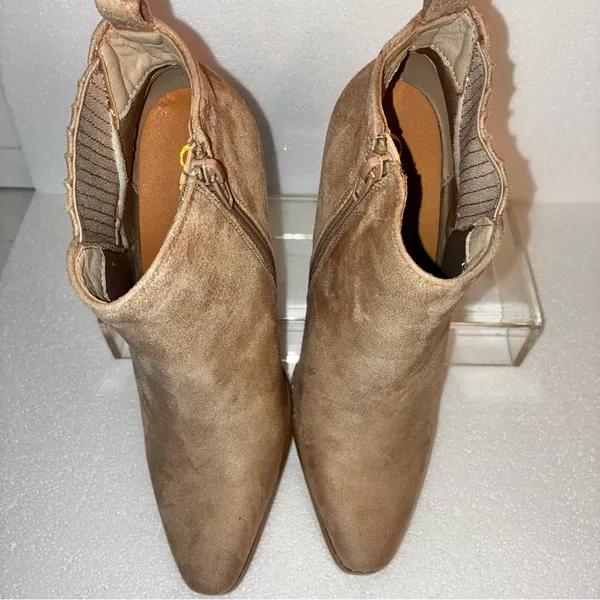 Faux Suede Tan Ankle Boots Size:9 - Image 3