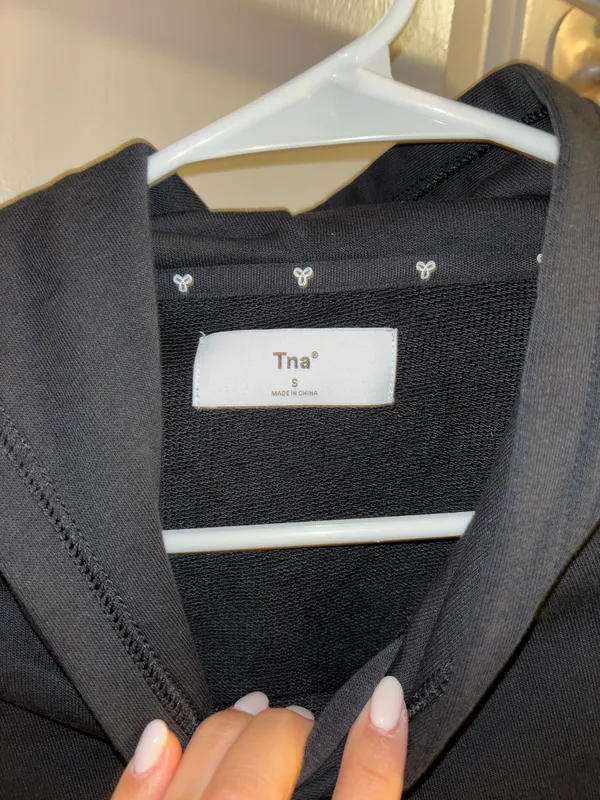 Black Aritzia TNA sweatshirt - Image 3