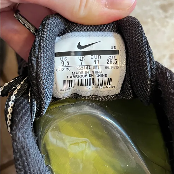 Nike H20 Repel Zoom Winflo 3 Ombre Black and Gray Athletic Sneakers - Size 9.5 - Image 2