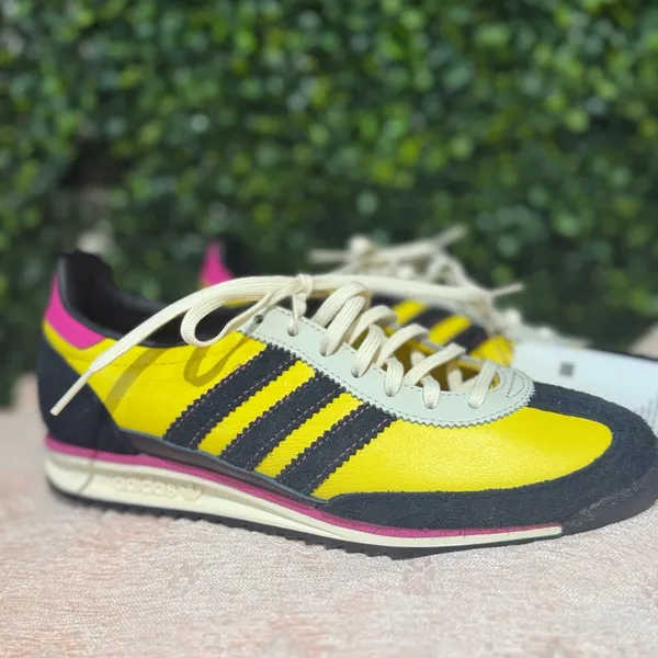 Adidas Navy Blue and Yellow Athletic Shoes - Image 2