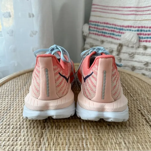 One One Mach 5 Camellia Peach Parfait Road-Running Sneakers Women’s 7.5 - Image 5