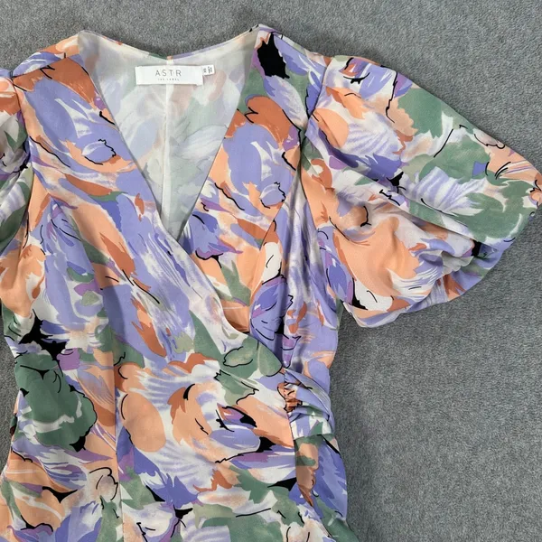 ASTR the Label Puff Sleeve Wrap Dress Women's X-Small V-Neck Purple Floral - Image 2