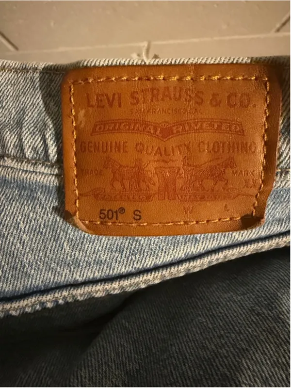 Levi's Premium 501s Skinny Jeans 26” Light Wash Denim Distressed Button Big E - Image 5
