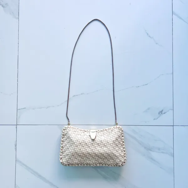 Cream clutch with strap woven chain White - Image 4