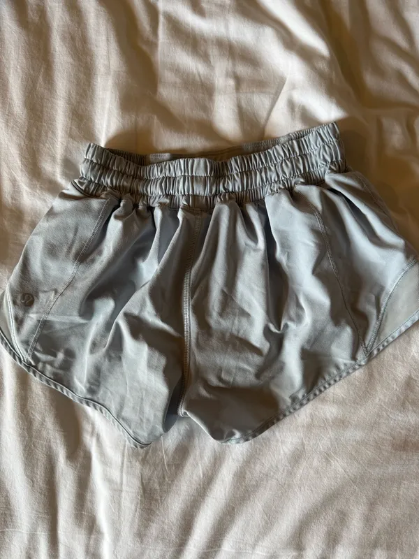Lululemon Hotty Hot 2.5" Shorts - Image 2