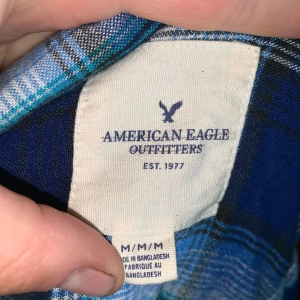 American Eagle blue tartan plaid flannel M boyfriend fit button down shirt - Image 3
