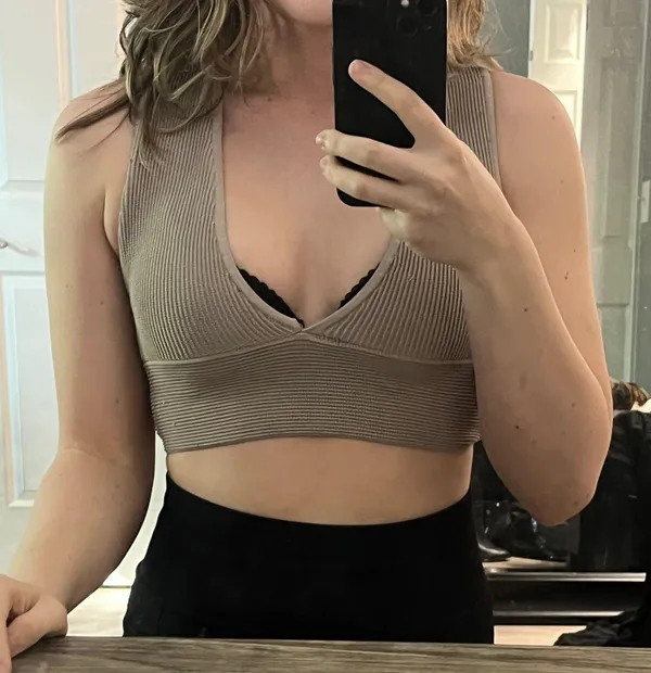 Aritzia Crop Top - Image 4