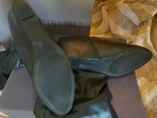 Jennifer Lopez Stylish Knee High Slouchy Boots - Image 6