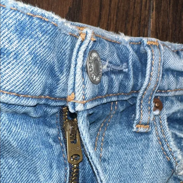 Abercrombie & Fitch the Mom shorts high rise Light Blue Jean Shorts size 0/25 - Image 3